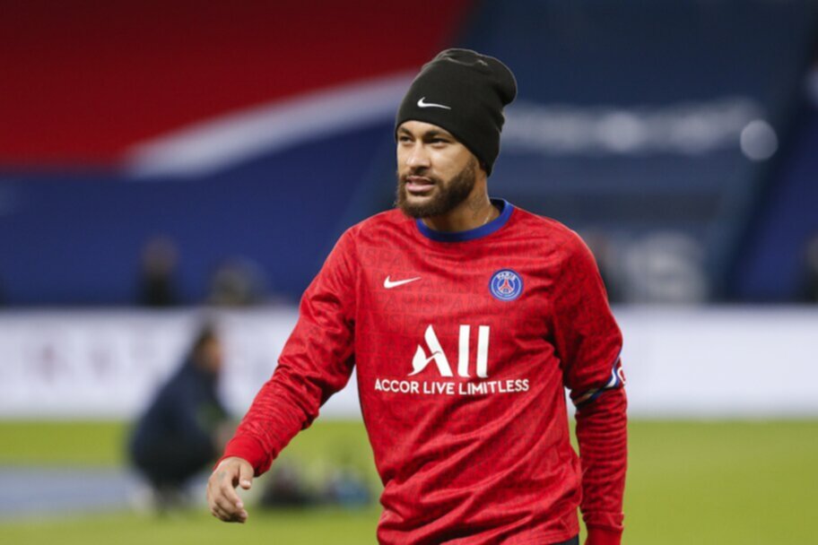 Naymar Jr practicing on football field wearing nike beanie