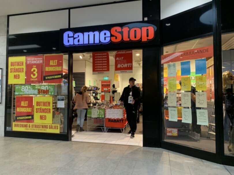 gamestop storefront 