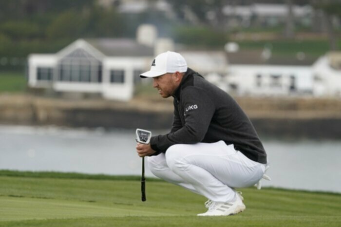 Daniel Berger contemplates a putt