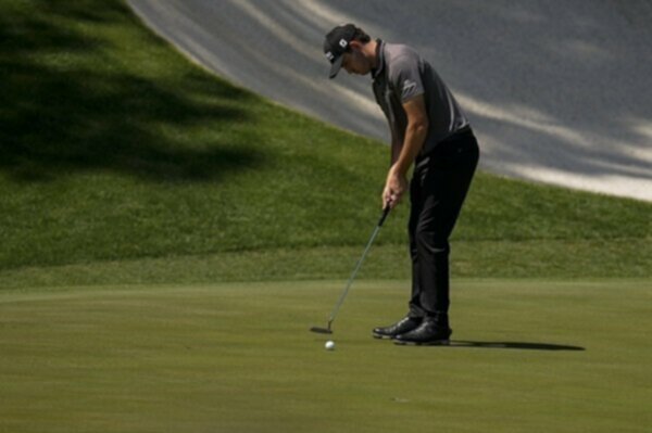 Patrick Cantlay prepares to putt