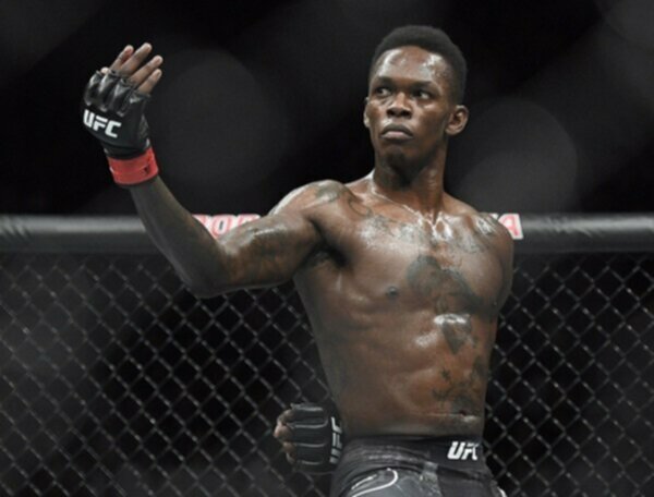 Israel Adesanya taunts his opponent