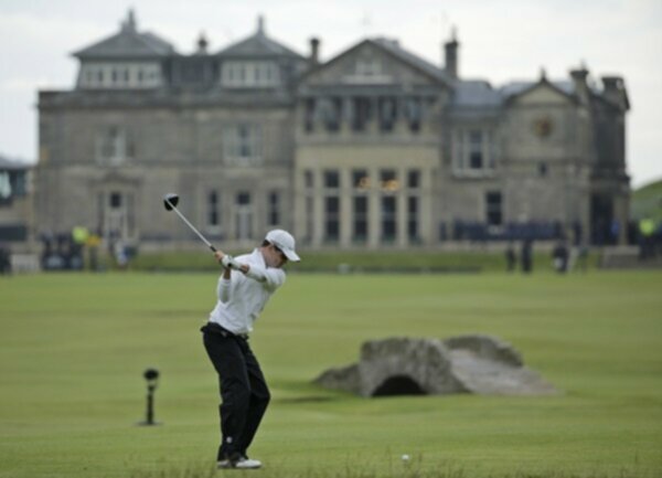 Zach Johnson hits a shot on the 18th hole at St. Andrews