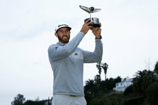 Dustin Johnson holds up Genesis Invitational trophy