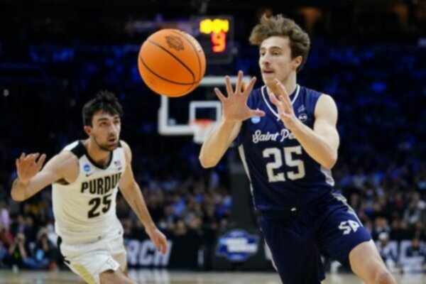 Saint Peter's Doug Edert Purdue's Ethan Morton