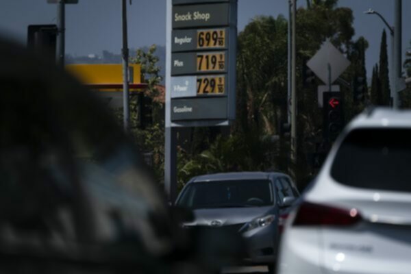 high gas price signs in los angeles